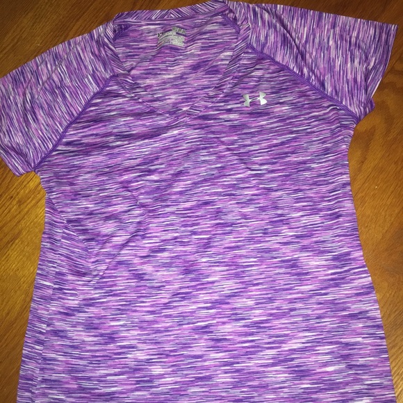 Under Armour Tops - heat gear workout top